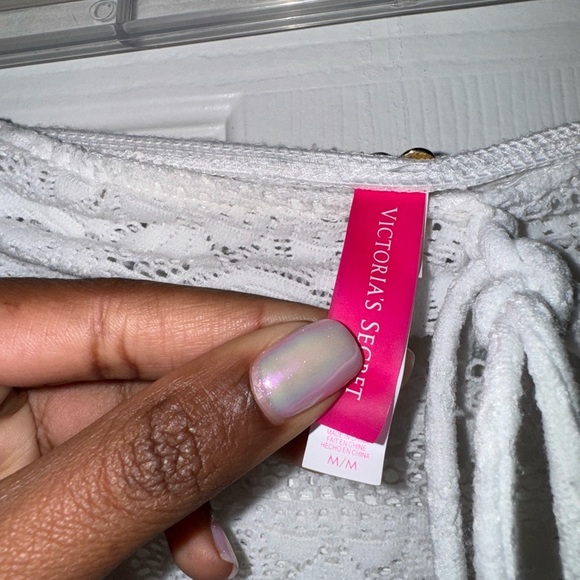 White Victoria’s Secret Pool Cover! - Picture 3 of 5